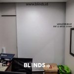 tirai menggulung roller blackout superior di Blinds Jakarta