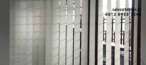 contoh vertical blinds bahan blackout superior warna grey project Pasar Minggu id4530